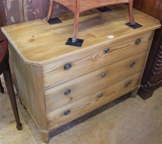 Pine chest of drawers